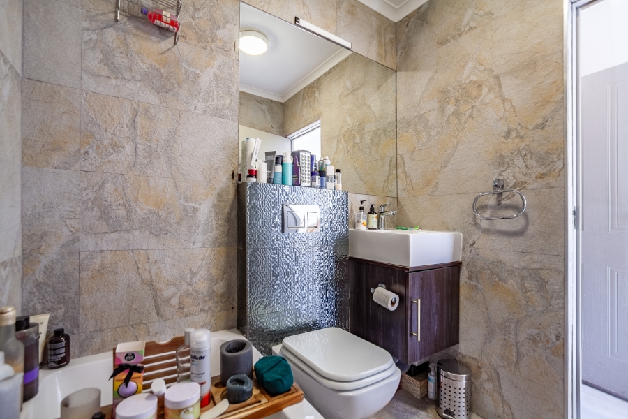 2 Bedroom Property for Sale in Sea Point Western Cape